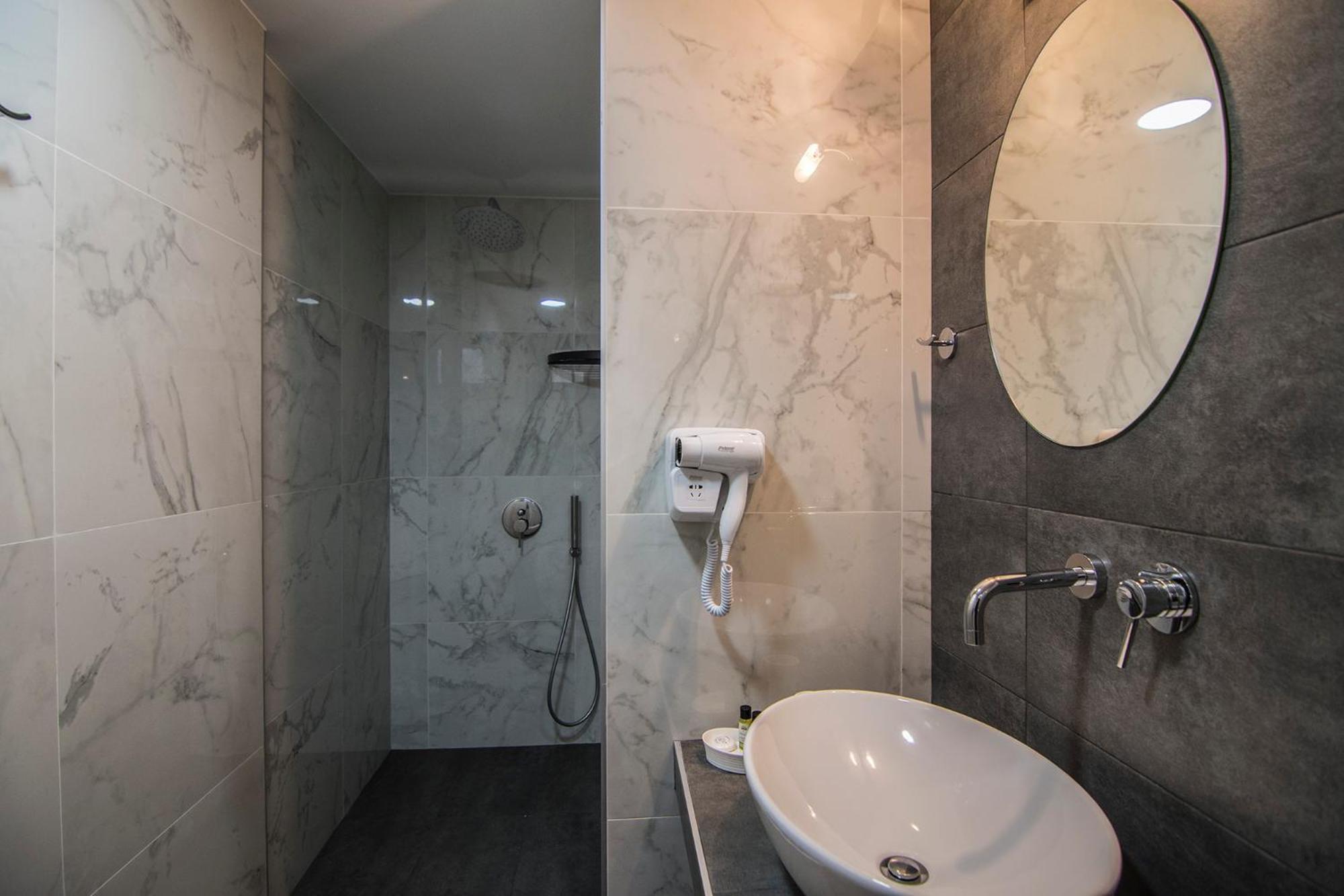 Elia Luxury