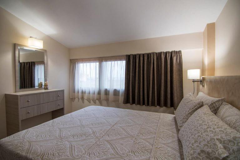 Elia Luxury * Stavros (Thessaloniki)
